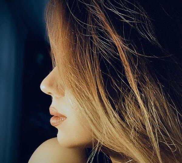 عکس پروفایل بدون متن نیمرخ