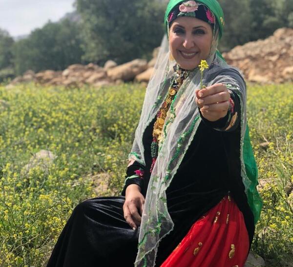 عکس زیبای دختر لر با لباس محلی