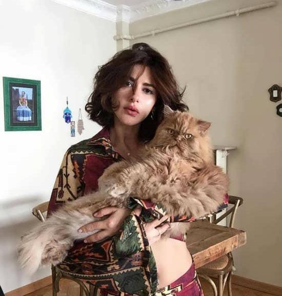 عکس با حجاب نسرین جوادزاده