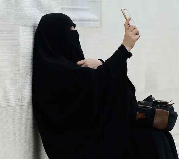 عکس با حجاب خنده دار