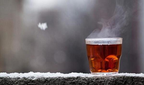 عکس چای پشت پنجره