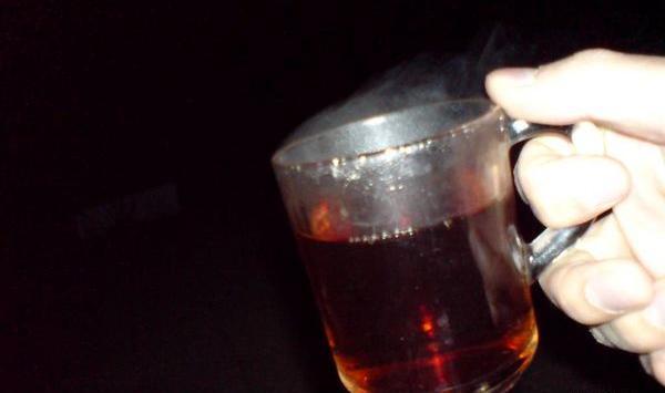 عکس چای پشت پنجره