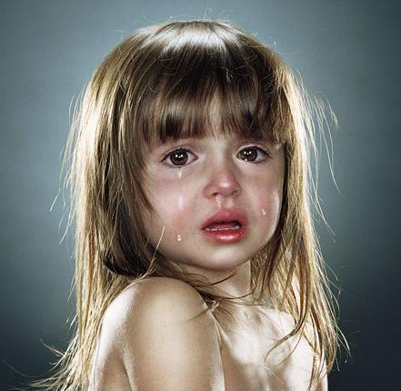 عکس بچه کوچولو در حال گریه
