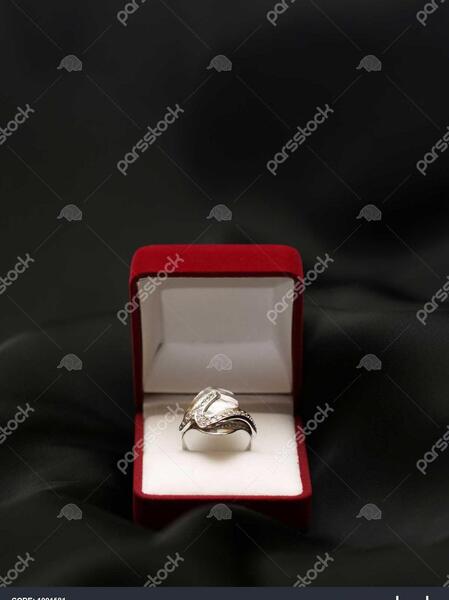 عکس حلقه ازدواج در جعبه