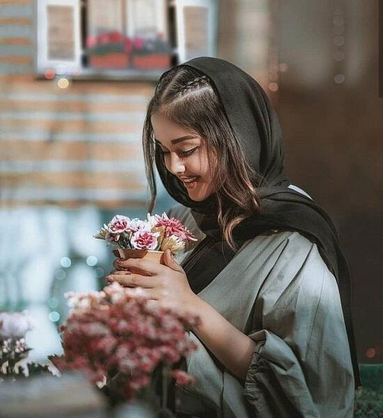 ژست عکس دسته گل
