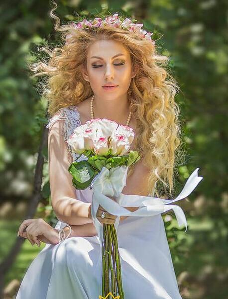 ژست عکس دسته گل