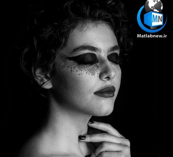 عکس ریحانه پارسا در خارج بدون روسری