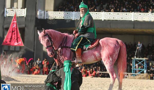 عکس اسب امام حسین در آسمان کربلا
