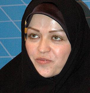 عکس با حجاب گوگوش در تهران