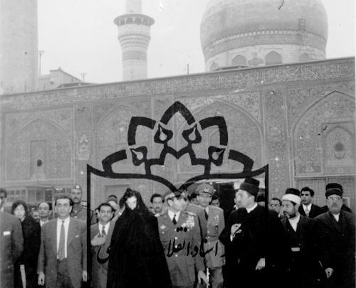 عکس شاه در حرم امام رضا