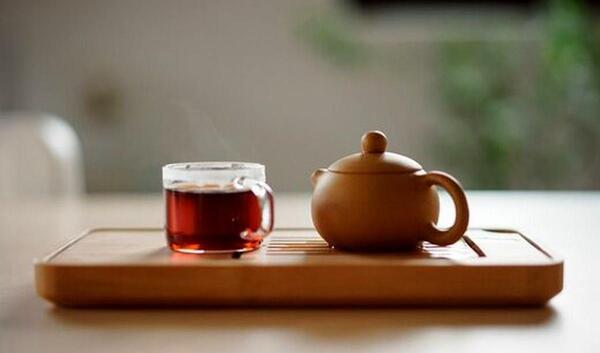 عکس چای و قوری در طبیعت
