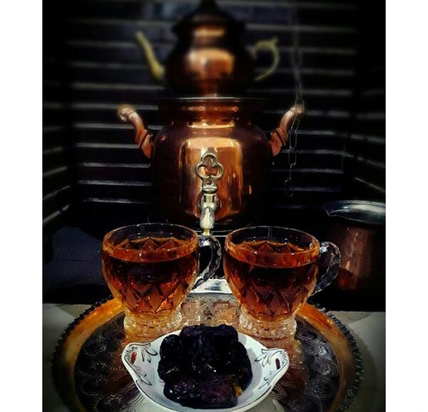 عکس چای و قوری در طبیعت