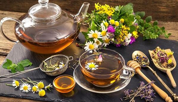 عکس چای و قوری در طبیعت