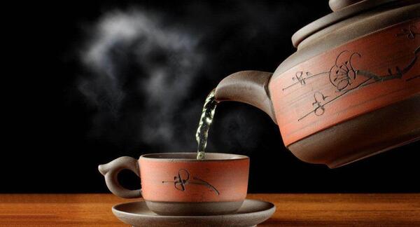 عکس چای و قوری در طبیعت