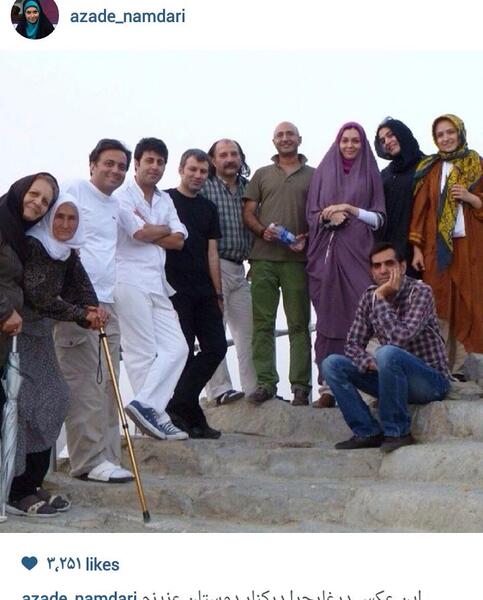 عکس آزاده نامداری با چادر قهوه ای