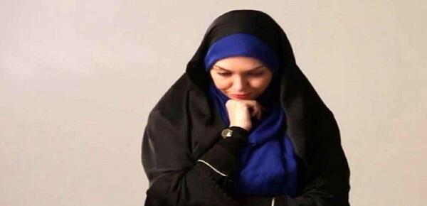 عکس آزاده نامداری با چادر قهوه ای