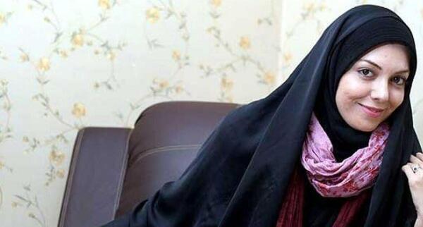 عکس آزاده نامداری با چادر قهوه ای