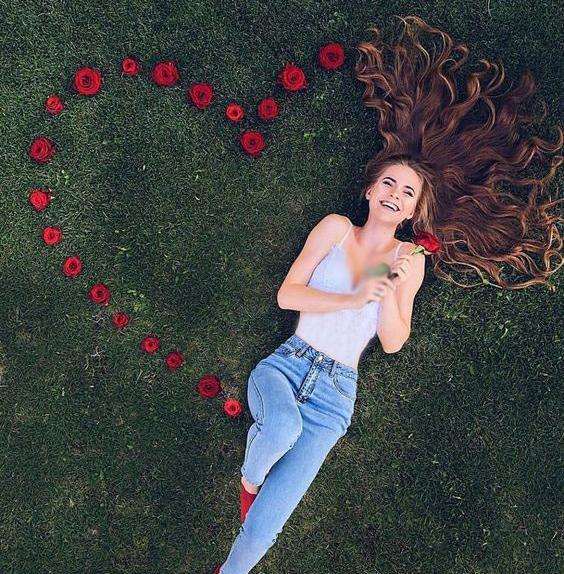 ژست عکس دخترانه در طبیعت