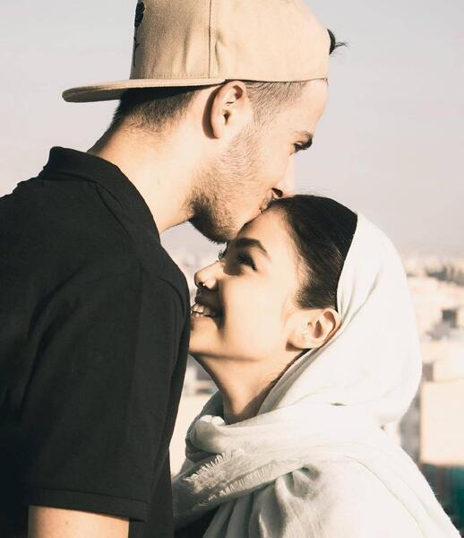 عکس تصاویر عاشقانه بوسه پیشانی