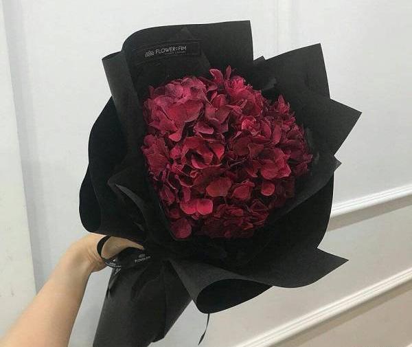 عکس دسته گل هدیه دادن