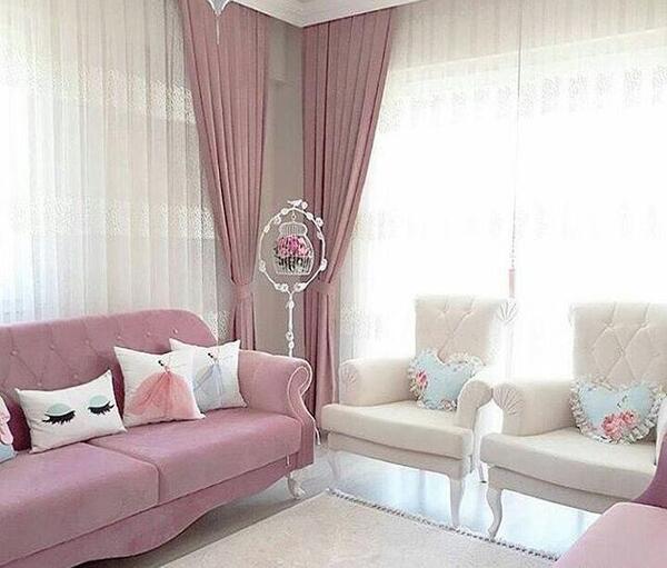 عکس فرش سفید صورتی