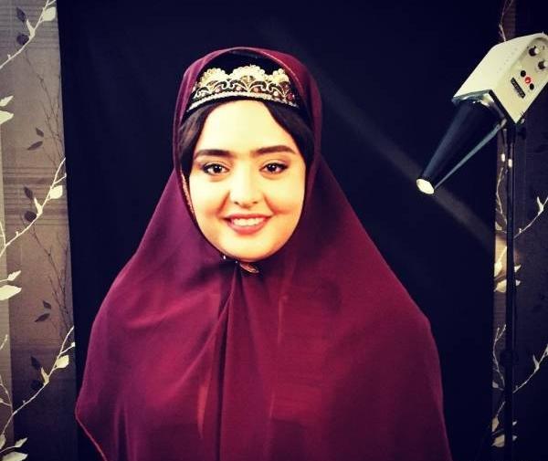 عکس با حجاب نرگس محمدی
