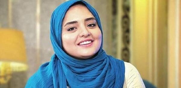 عکس با حجاب نرگس محمدی