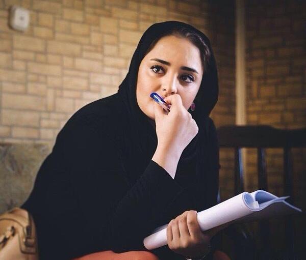عکس با حجاب نرگس محمدی