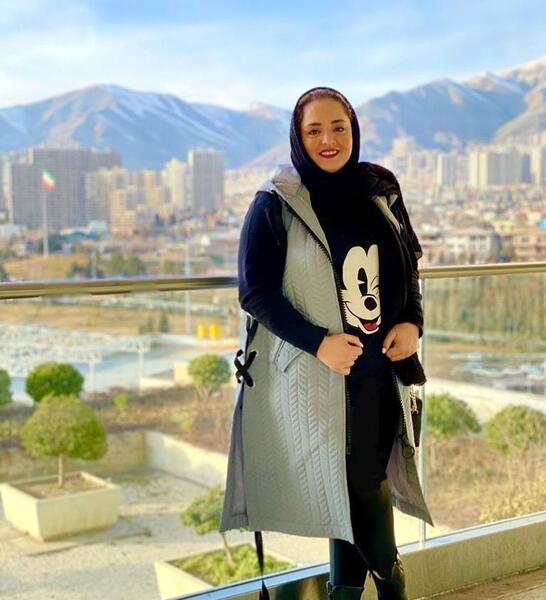 عکس با حجاب نرگس محمدی