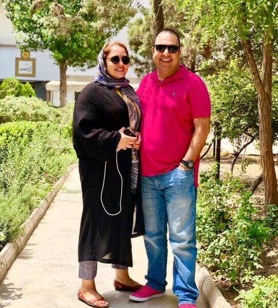 عکس با حجاب نرگس محمدی